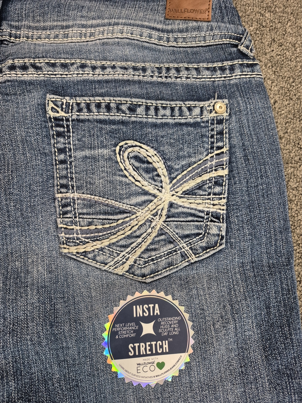 Wallflower Luscious Curvy Fit Bootcut Jeans Size 11 Medium Wash Insta Stretch - Picture 6 of 7